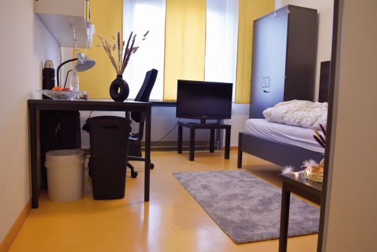 Das Bild zeigt ein Wohnheimzimmer am Campus der Hochschule des Bundes. (Quelle: HS Bund) Das Bild zeigt ein Wohnheimzimmer am Campus der Hochschule des Bundes.