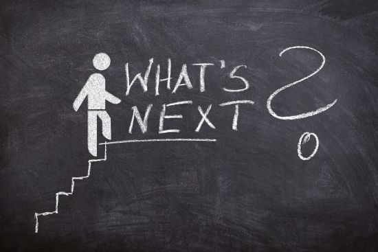 Das Bild zeigt ein Männchen, welches eine Treppe hochsteigt mit dem Schriftzug "What´s next?" (Quelle: pixabay) Das Bild zeigt ein Männchen, welches eine Treppe hochsteigt mit dem Schriftzug "What´s next?"